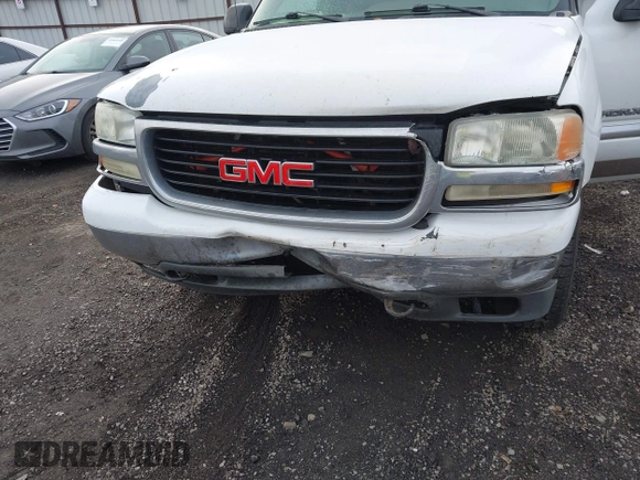 2002 GMC Yukon XL SLT with VIN 1GKFK16ZX2J259905, listed as a IAAI auction lot 41071675 with 326,370 mi miles. Bid and sale history available at carsss.com. Image 6.