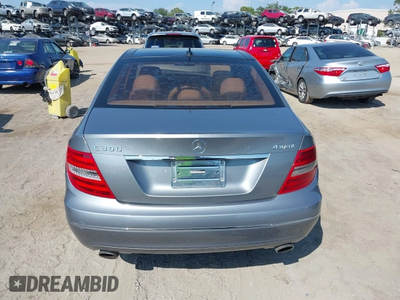 2012 Mercedes-Benz C 300 Sport с VIN WDDGF8BB9CR197914, выставлен на аукционе IAAI как лот 42187624 с пробегом 121 196 миль миль и . История ставок и продаж доступна на DreamBid. Изображение 16.