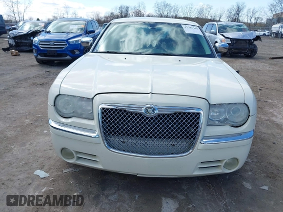 2008 Chrysler 300 C Hemi with VIN 2C3KA63H18H335807, listed as a IAAI auction lot 41986105 with 149,837 mi miles and . Bid and sale history available at carsss.com. Image 12.