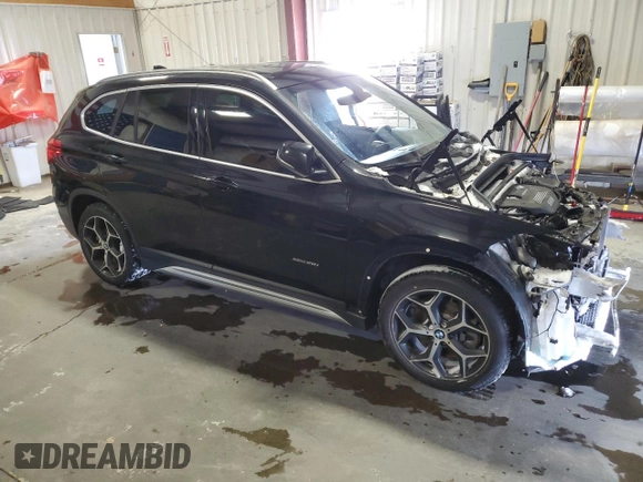 2018 BMW X1 xDrive28i with VIN WBXHT3C35J5K30657, listed as a Copart auction lot 43612815 with 61,181 mi miles and Salvage Title. Bid and sale history available at carsss.com. Image 4.