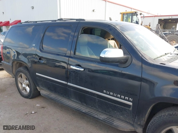 2014 Chevrolet Suburban LTZ with VIN 1GNSCKE08ER220808, listed as a IAAI auction lot 42022477 with 192,488 mi miles. Bid and sale history available at carsss.com. Image 13.