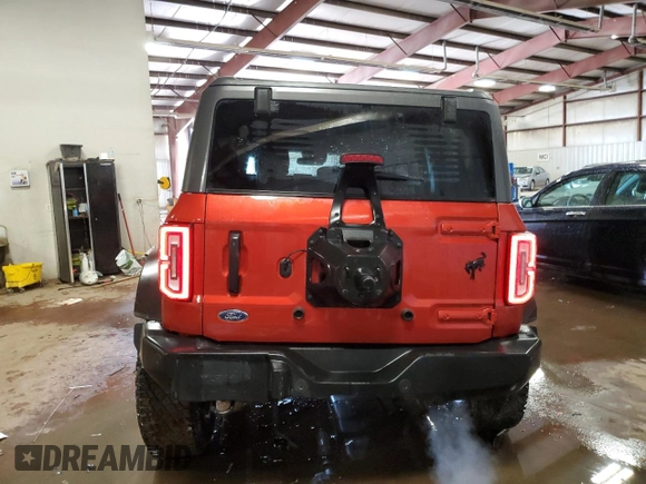 2023 Ford Bronco z VIN 1FMEE5DP1PLB74756, wystawiony jako Copart lot #46458355 z przebiegiem 23 744 mil mil oraz Szkoda całkowita • Salvage title. Historia ofert i sprzedaży dostępna na DreamBid. Obrazek 6.