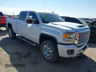 2019 GMC Sierra 2500HD Denali with VIN 1GT12SEY8KF139611, listed as a IAAI auction lot 41641028 with 69,776 mi miles. Bid and sale history available at carsss.com. Image 1.