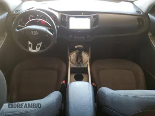 2013 Kia Sportage LX z VIN KNDPB3A20D7374714, wystawiony jako Copart lot #60260025 z przebiegiem 68 178 mil mil oraz Czysty tytuł • Clean title. Historia ofert i sprzedaży dostępna na DreamBid. Obrazek 8.
