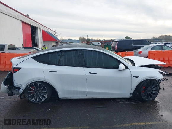2021 Tesla Model Y Performance z VIN 5YJYGDEF2MF133739, wystawiony jako IAAI lot #41226429 z przebiegiem 58 502 mil mil oraz . Historia ofert i sprzedaży dostępna na DreamBid. Obrazek 13.