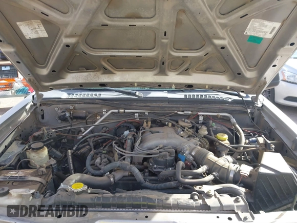 2004 Nissan Frontier XE z VIN 1N6ED27T54C427374, wystawiony jako IAAI lot #41712499 z przebiegiem 218 902 mil mil oraz . Historia ofert i sprzedaży dostępna na DreamBid. Obrazek 10.