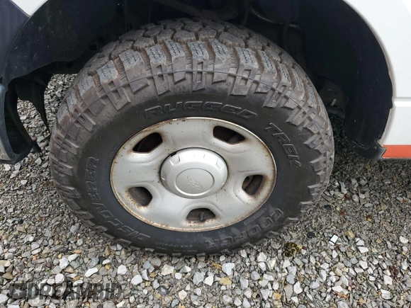 2013 Ford F-150 XL z VIN 1FTEX1EM7DKF27157, wystawiony jako IAAI lot #42786348 z przebiegiem 157 918 mil mil oraz . Historia ofert i sprzedaży dostępna na DreamBid. Obrazek 8.