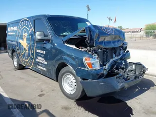 2018 Nissan NV Cargo S z VIN 1N6BF0KM6JN800780, wystawiony jako IAAI lot #42304093 z przebiegiem 113 557 mil mil oraz . Historia ofert i sprzedaży dostępna na DreamBid. Obrazek 1.
