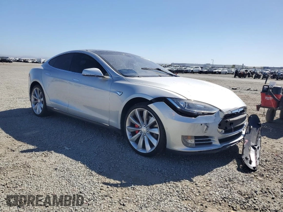 2016 Tesla Model S 90D z VIN 5YJSA1E4XGF115997, wystawiony jako Copart lot #60933525 z przebiegiem Nie podano mil oraz Szkoda całkowita • Salvage title. Historia ofert i sprzedaży dostępna na DreamBid. Obrazek 4.