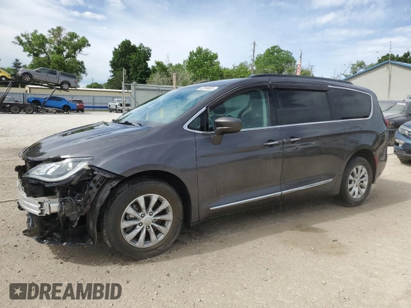 2017 Chrysler Pacifica Touring L with VIN 2C4RC1BG7HR569315, listed as a Copart auction lot 47018605 with 131,519 mi miles and Salvage Title. Bid and sale history available at DreamBid. Image 1.