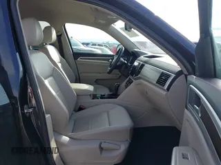2022 Volkswagen Atlas 3.6L V6 SE w/Technology with VIN 1V2HR2CA3NC545557, listed as a IAAI auction lot 41686679 with 46,641 mi miles. Bid and sale history available at carsss.com. Image 5.