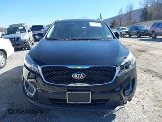 2017 Kia Sorento LX z VIN 5XYPGDA31HG278535, wystawiony jako IAAI lot #41578980 z przebiegiem 124 957 mil mil oraz . Historia ofert i sprzedaży dostępna na DreamBid. Obrazek 13.