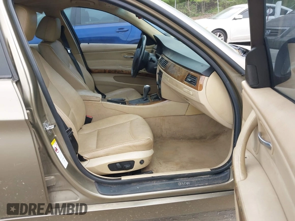 2006 BMW 3 Series 325i with VIN WBAVB13556PT20800, listed as a IAAI auction lot 42072125 with 183,274 mi miles. Bid and sale history available at carsss.com. Image 5.