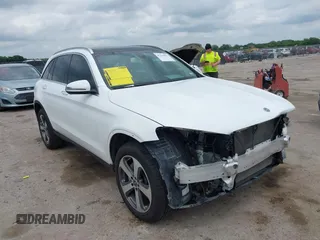 2019 Mercedes-Benz GLC 300 z VIN WDC0G4JB4KF590524, wystawiony jako IAAI lot #42126657 z przebiegiem 53 841 mil mil oraz . Historia ofert i sprzedaży dostępna na DreamBid. Obrazek 1.
