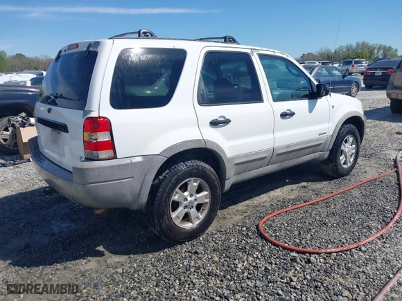 2002 Ford Escape XLT Choice with VIN 1FMYU03162KC30365, listed as a IAAI auction lot 41887421 with 364,136 mi miles. Bid and sale history available at carsss.com. Image 4.