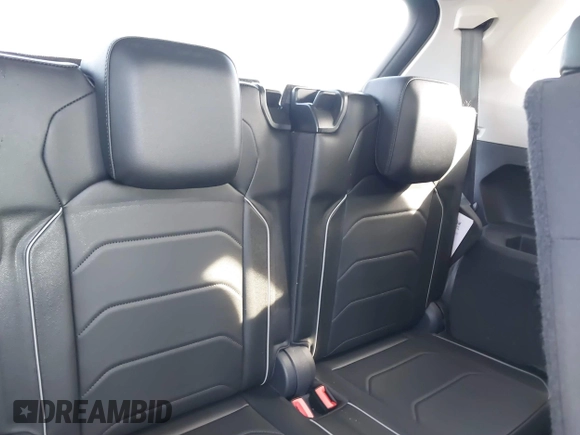 2018 Volkswagen Tiguan SEL Premium with VIN 3VV5B7AX5JM176434, listed as a IAAI auction lot 41684514 with 47,988 mi miles and . Bid and sale history available at DreamBid. Image 18.