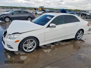 2013 Mercedes-Benz E 350 Luxury z VIN WDDHF5KB3DA705006, wystawiony jako Copart lot #50730045 z przebiegiem 128 540 mil mil oraz Szkoda całkowita • Salvage title. Historia ofert i sprzedaży dostępna na DreamBid. Obrazek 1.