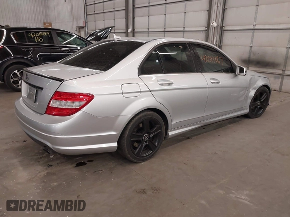 2010 Mercedes-Benz C 300 Sport z VIN WDDGF8BB2AR128205, wystawiony jako IAAI lot #42011167 z przebiegiem 117 045 mil mil oraz . Historia ofert i sprzedaży dostępna na DreamBid. Obrazek 4.