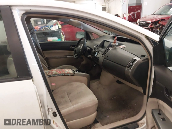 2004 Toyota Prius with VIN JTDKB20U540007016, listed as a IAAI auction lot 41762070 with 190,786 mi miles. Bid and sale history available at carsss.com. Image 5.