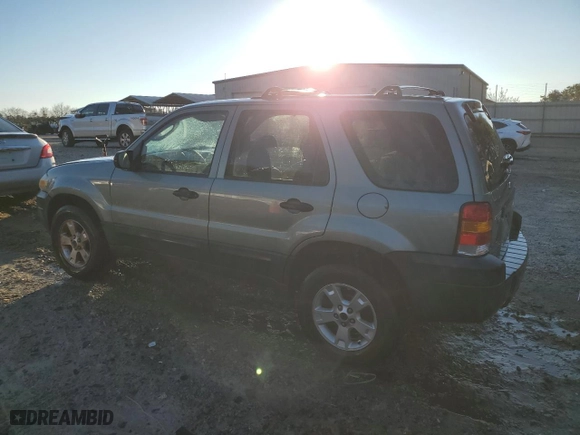 2007 Ford Escape XLT with VIN 1FMYU03167KB88321, listed as a Copart auction lot 86617164 with 261,561 mi miles and Salvage Title. Bid and sale history available at carsss.com. Image 2.