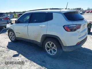 2025 Jeep Compass Latitude with VIN 3C4NJDBNXST520974, listed as a IAAI auction lot 41727651 with 24,054 mi miles and . Bid and sale history available at DreamBid. Image 3.