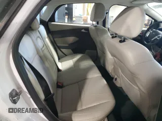 2014 Ford Focus Electric z VIN 1FADP3R45EL344648, wystawiony jako Copart lot #57118335 z przebiegiem 60 347 mil mil oraz Szkoda całkowita • Salvage title. Historia ofert i sprzedaży dostępna na DreamBid. Obrazek 10.