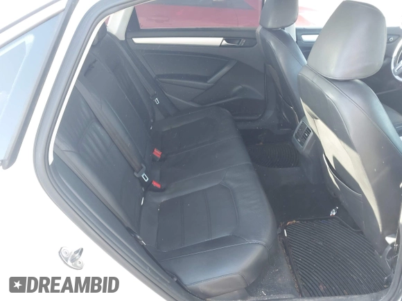 2013 Volkswagen Passat SE w/Sunroof & Nav with VIN 1VWBP7A32DC017647, listed as a IAAI auction lot 41991170 with 270,917 mi miles. Bid and sale history available at carsss.com. Image 8.