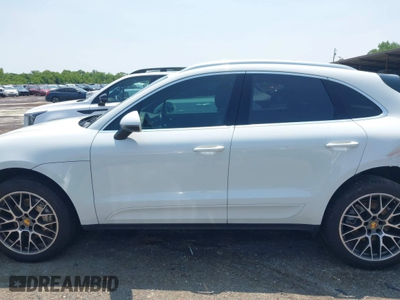 2018 Porsche Macan S with VIN WP1AB2A50JLB33909, listed as a IAAI auction lot 42392836 with 89,328 mi miles and . Bid and sale history available at DreamBid. Image 14.
