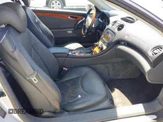 2006 Mercedes-Benz SL 500 z VIN WDBSK75F46F115066, wystawiony jako IAAI lot #42410594 z przebiegiem 168 177 mil mil oraz . Historia ofert i sprzedaży dostępna na DreamBid. Obrazek 5.