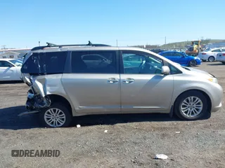 2017 Toyota Sienna XLE Auto Access Seat with VIN 5TDYZ3DC4HS862189, listed as a IAAI auction lot 41989366 with 58,879 mi miles. Bid and sale history available at carsss.com. Image 13.