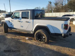 2020 Jeep Gladiator Overland z VIN 1C6HJTFG5LL180415, wystawiony jako Copart lot #45934625 z przebiegiem 13 949 mil mil oraz Szkoda całkowita • Salvage title. Historia ofert i sprzedaży dostępna na DreamBid. Obrazek 2.