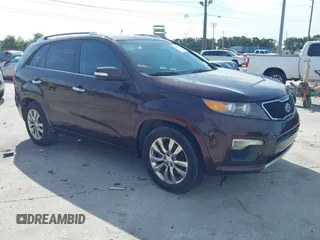 2011 Kia Sorento SX z VIN 5XYKW4A29BG128099, wystawiony jako IAAI lot #42540754 z przebiegiem 138 213 mil mil oraz . Historia ofert i sprzedaży dostępna na DreamBid. Obrazek 1.
