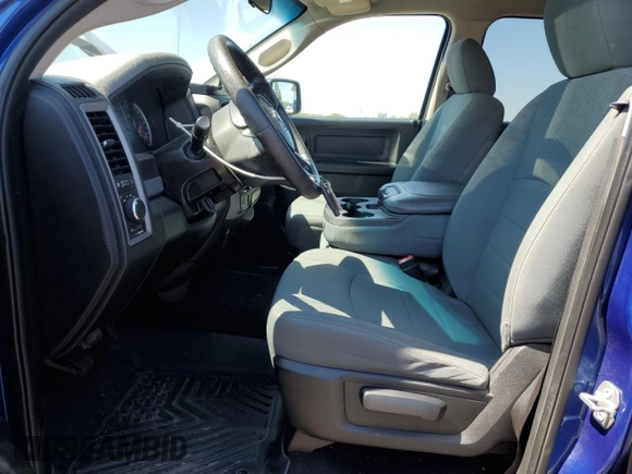 2017 Ram 1500 ST z VIN 1C6RR7FG6HS682111, wystawiony jako Copart lot #56308765 z przebiegiem 61 604 mil mil oraz Szkoda całkowita • Salvage title. Historia ofert i sprzedaży dostępna na DreamBid. Obrazek 7.