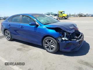 2022 Kia Forte LXS z VIN 3KPF24AD1NE454494, wystawiony jako IAAI lot #42077580 z przebiegiem 53 679 mil mil oraz . Historia ofert i sprzedaży dostępna na DreamBid. Obrazek 1.