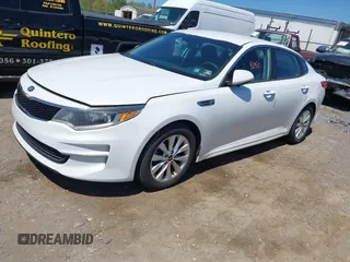 2016 Kia Optima LX with VIN 5XXGT4L31GG008961, listed as a IAAI auction lot 42148050 with 184,465 mi miles. Bid and sale history available at carsss.com. Image 2.