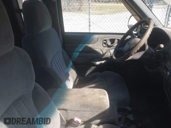 2001 Chevrolet S-10 LS with VIN 1GCCS19W918189223, listed as a IAAI auction lot 41597634 with 256,913 mi miles and . Bid and sale history available at DreamBid. Image 5.