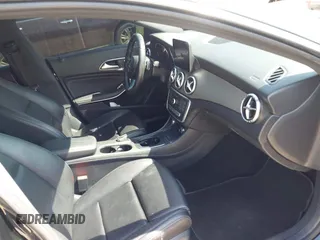 2017 Mercedes-Benz CLA 250 z VIN WDDSJ4EB0HN445169, wystawiony jako IAAI lot #42015788 z przebiegiem 58 900 mil mil oraz . Historia ofert i sprzedaży dostępna na DreamBid. Obrazek 5.