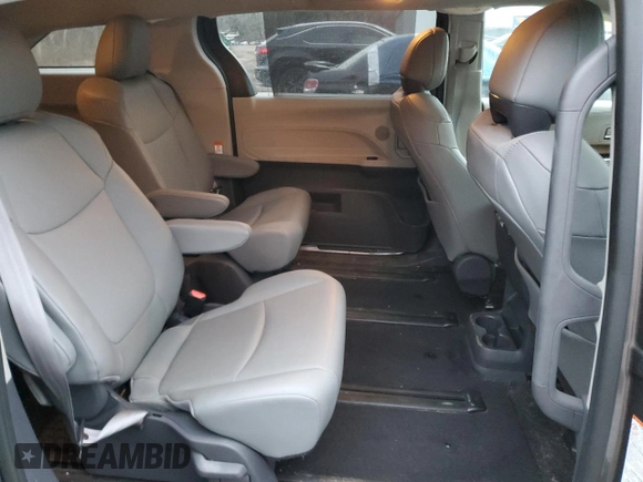 2021 Toyota Sienna XLE with VIN 5TDGSKFC9MS020952, listed as a Copart auction lot 82674544 with 71,333 mi miles and Salvage Title. Bid and sale history available at carsss.com. Image 11.