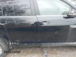 2023 Volkswagen Atlas SE z VIN 1V2HE2CA1PC210232, wystawiony jako IAAI lot #40966039 z przebiegiem 4 064 mil mil oraz . Historia ofert i sprzedaży dostępna na DreamBid. Obrazek 13.