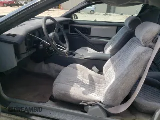 1987 Pontiac Firebird z VIN 1G2FS2184HL222415, wystawiony jako Copart lot #54878805 z przebiegiem 97 287 mil mil oraz Szkody całkowita. Historia ofert i sprzedaży dostępna na DreamBid. Obrazek 7.