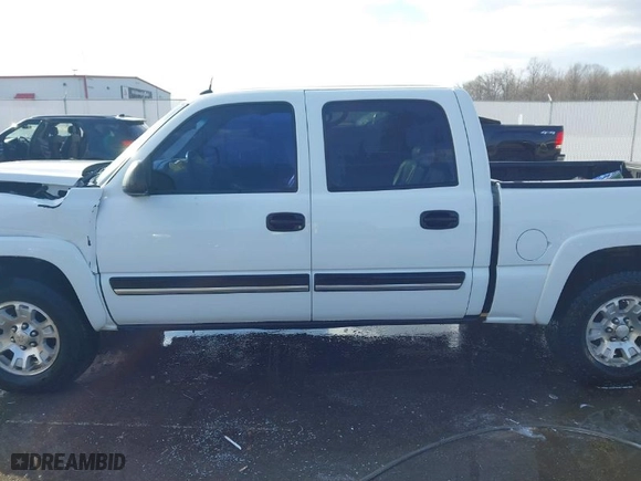 2004 Chevrolet Silverado 1500 Crew Cab LT with VIN 2GCEK13T541343313, listed as a IAAI auction lot 41617812 with 189,916 mi miles. Bid and sale history available at carsss.com. Image 14.