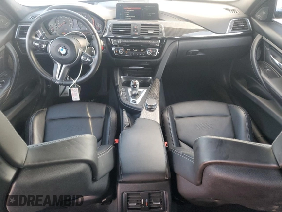 2018 BMW M3 z VIN WBS8M9C56J5L00657, wystawiony jako Copart lot #50496435 z przebiegiem 49 925 mil mil oraz Tytuł czysty. Historia ofert i sprzedaży dostępna na DreamBid. Obrazek 8.