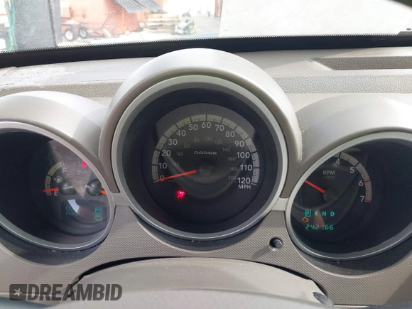 2007 Dodge Nitro SLT z VIN 1D8GT58KX7W689384, wystawiony jako IAAI lot #42139632 z przebiegiem 242 166 mil mil oraz . Historia ofert i sprzedaży dostępna na DreamBid. Obrazek 7.