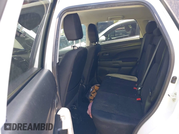 2015 Mitsubishi Outlander SE z VIN 4A4AP4AU3FE011443, wystawiony jako IAAI lot #42244247 z przebiegiem 127 184 mil mil oraz . Historia ofert i sprzedaży dostępna na DreamBid. Obrazek 8.