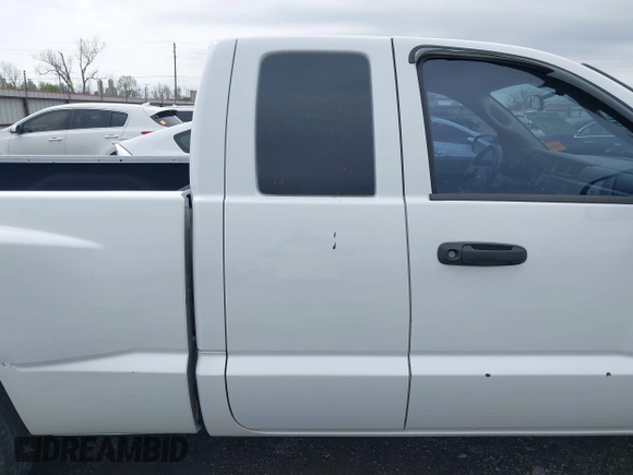 2008 Dodge Dakota ST with VIN 1D7HE22K98S565237, listed as a IAAI auction lot 41908055 with 242,270 mi miles and . Bid and sale history available at carsss.com. Image 13.