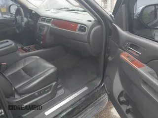 2011 Chevrolet Avalanche LTZ with VIN 3GNTKGE33BG111277, listed as a IAAI auction lot 42123375 with 209,024 mi miles. Bid and sale history available at carsss.com. Image 5.