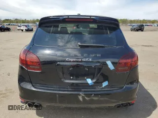 2014 Porsche Cayenne GTS z VIN WP1AD2A26ELA77822, wystawiony jako Copart lot #49171305 z przebiegiem Nie podano mil oraz Tytuł czysty. Historia ofert i sprzedaży dostępna na DreamBid. Obrazek 6.