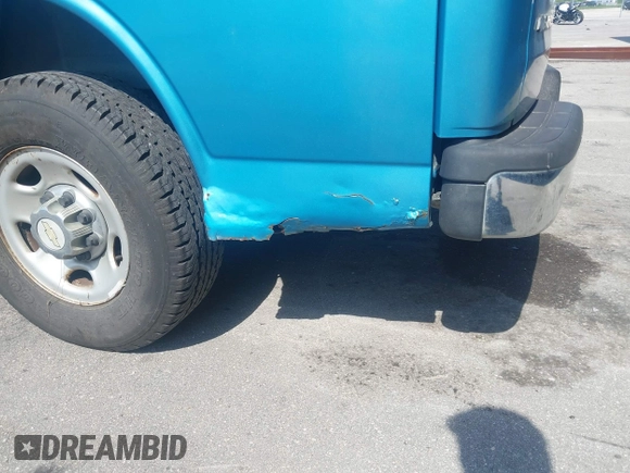 2005 Chevrolet Express Passenger with VIN 1GAHG35U651196998, listed as a IAAI auction lot 42306716 with 206,975 mi miles and . Bid and sale history available at DreamBid. Image 12.