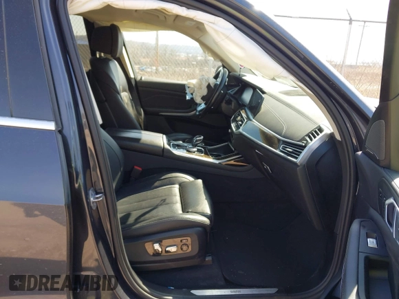2020 BMW X7 xDrive40i with VIN 5UXCW2C03L9A01096, listed as a IAAI auction lot 41774774 with 55,596 mi miles. Bid and sale history available at carsss.com. Image 5.