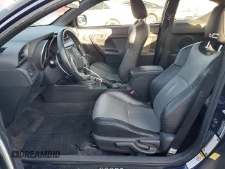 2013 Scion tC z VIN JTKJF5C78D3050747, wystawiony jako Copart lot #50610645 z przebiegiem 92 004 mil mil oraz Szkody całkowita. Historia ofert i sprzedaży dostępna na DreamBid. Obrazek 7.